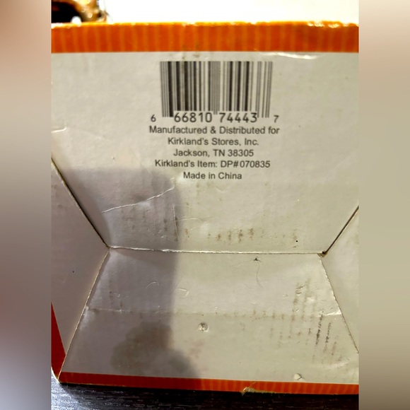 Kirkland Skull light up lantern - Picture 9 of 9